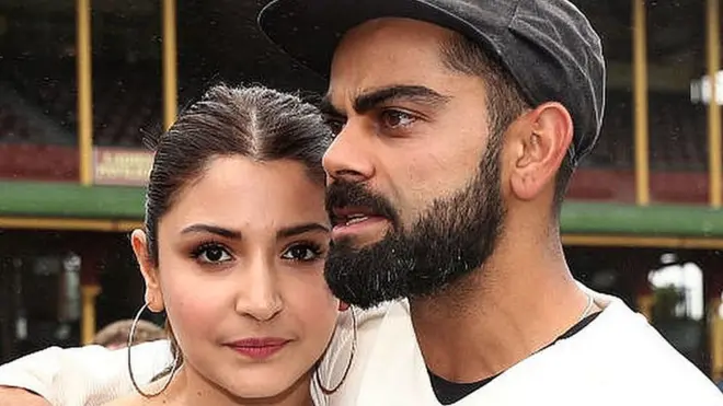 2019 జనవరి 7వ తేదీన సిడ్నీలో బోర్డర్ గవాస్కర్ ట్రోఫీని గెలిచిన అనంతరం భార్య అనుష్క శర్మతో విరాట్ కోహ్లీ