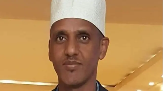 Wuxuu ka soo shaqeeyey hawlaha bani'aadminimada ee Qaramada Midoobay