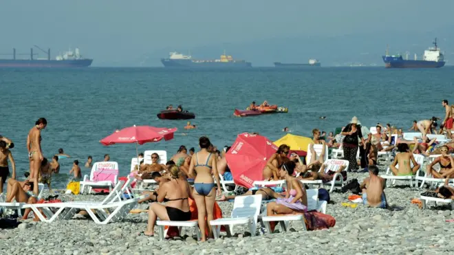 Batumi regionda turistlərlə ən populyar şəhərlərdən biridir.