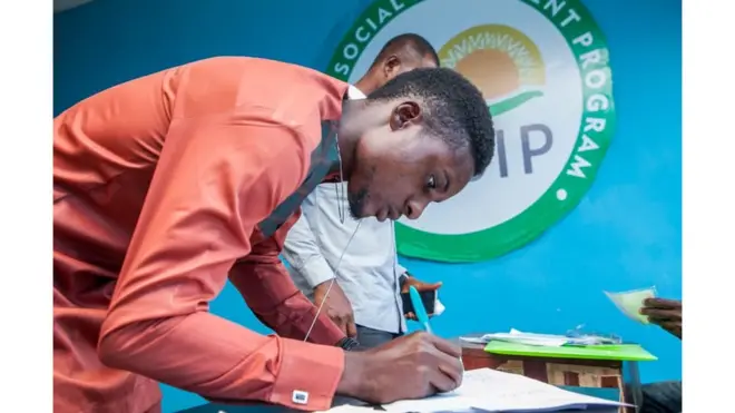 N-Power na job creation and empowerment programme of National Social Investment Programme of Nigeria goment. Di programme na to help young Nigerians.