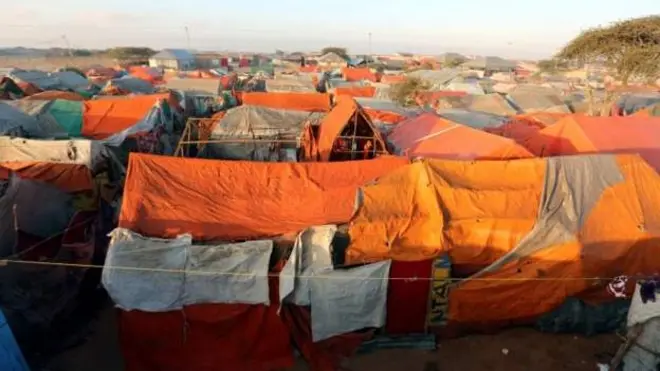 Di camps for Mogadishu don already get plenty refugees inside before new ones dey come join.