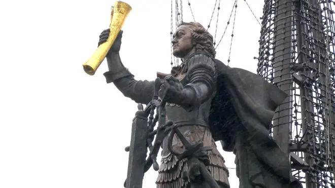 Памятник Петру Первому на набережной Москвы реки