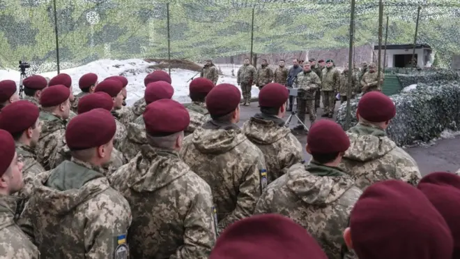 Президент виступив перед особовим складом штабу АТО на території Донецької та Луганської областей