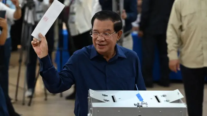 টানা ৩৮ বছর ধরে ক্যাম্বোডিয়ার প্রধানমন্ত্রী হিসেবে ক্ষমতাসীন হুন সেন 