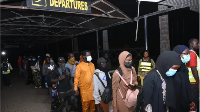 Nigerians arrive Abuja from Sudan