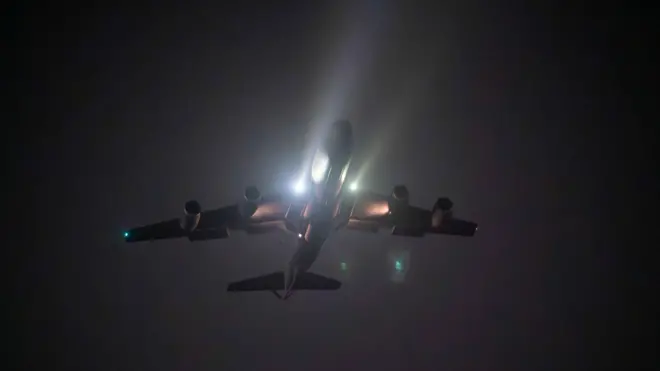 الولايات المتحدة تضرب أكثر من 70 هدفا وسط سوريا تقول إنها لتنظيم الدولة ومقتل خمسة عناصر على الأقل