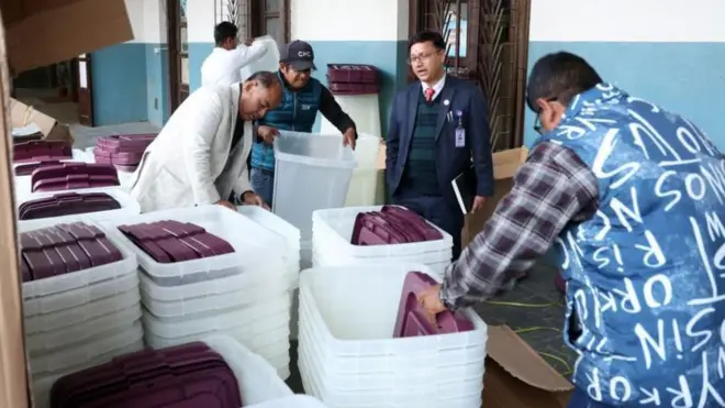 दल तथा उम्मेदवारका गतिविधिहरूको सूक्ष्म ढङ्गले निगरानी भइरहेको आयोगले जनाएको छ