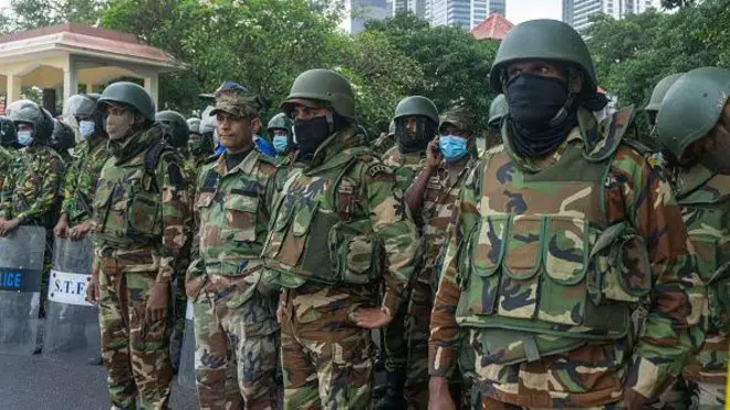 රජයකට අයත් සන්නද්ධ හමුදාවක් සෑම විටම රාජ්‍යයේ අරක්ෂාව වෙනුවෙන් ශාරීරිකව මෙන් මානසිකව ද පුහුණු කළ කණ්ඩායමකි