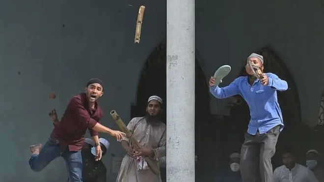 ڈھاکہ میں پولیس اور مظاہرین کے درمیان پر تشدد جھڑپ ہوئی