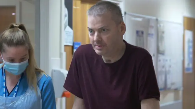 O piloto escocês Stephen Cameron passou 10 semanas em coma no Vietnã