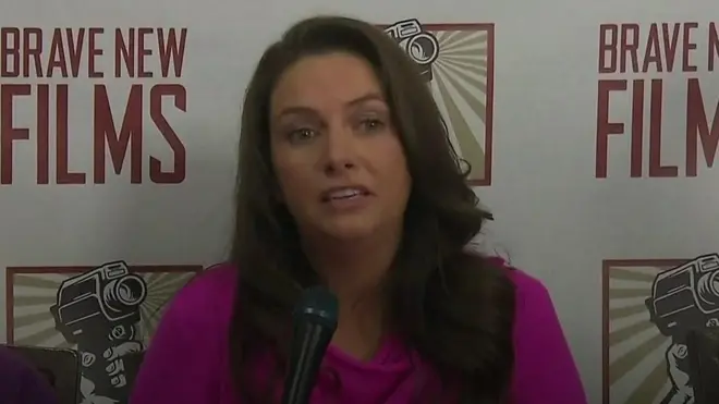 ثلاث سيدات طالبن الكونغرس الأمريكي بفتح تحقيق في شكاوى التحرش الجنسي التي تقدمن بها ضد الرئيس دونالد ترامب.