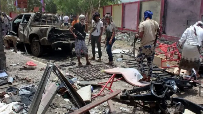 از زمان شروع حملات نیروهای ائتلاف به رهبری عربستان بیش از ۶۷۰۰ نفر در درگیری‌ها در یمن کشته شده‌اند