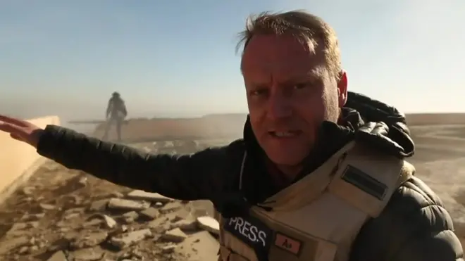 過激派組織のいわゆる「イスラム国」（IS）から、イラク第2の都市モスルを奪還しようとするイラク軍。進攻2日目も、地上と空の両方から攻撃を行った。