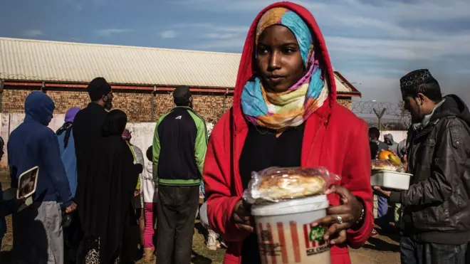 Le centre juridique des femmes affirme combattre une discrimination : la loi sud-africaine ne reconnait pas les mariages musulmans, contrairement aux unions chrétiennes, civiles, coutumières ou entre personnes de même sexe.