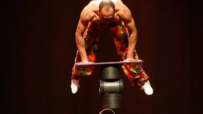 ታምሩ ሰርከስ በማሳየት ላይ