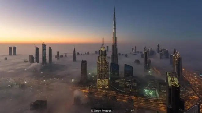 Sebagian kalangan menyebut bekerja di luar negeri merupakan cara meraih kesuksesan finansial.