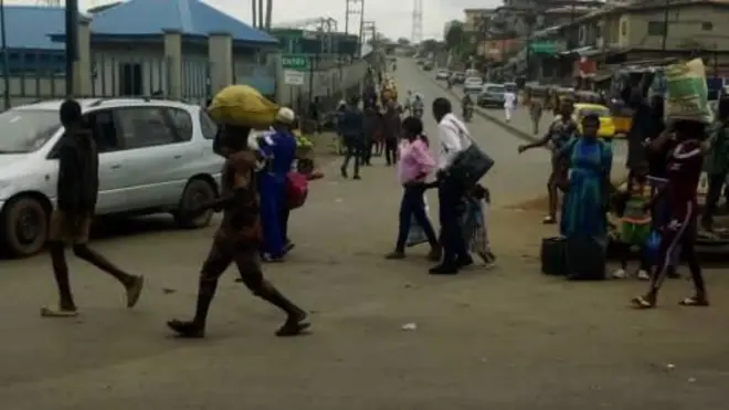 Awọn eeyan to n sare lọ