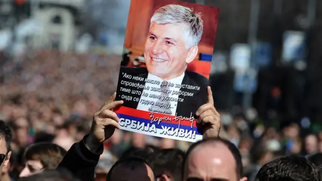 Na desetu godišnjicu ubistva Zorana Đinđića, desetine hiljada ljudi na ulicama Beograda odalo mu je poštu