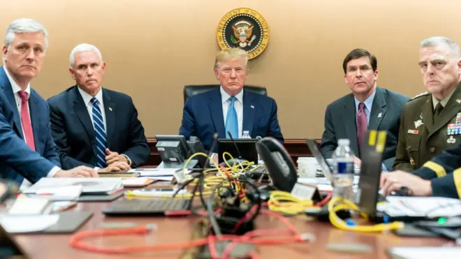 شاهد ترامب ومسؤولون آخرون عملية قتل البغدادي في غرفة عمليات البيت الأبيض.