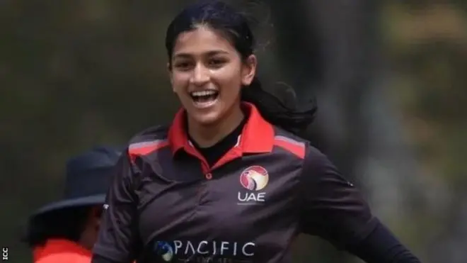 యూఏఈ లెఫ్టార్మ్ సీమర్, ‘ప్లేయర్ ఆఫ్ ద మ్యాచ్’ మహికా గౌర్... 2 మెయిడెన్ ఓవర్లు వేసి కేవలం 2 పరుగులిచ్చి 5 వికెట్లు పడగొట్టింది