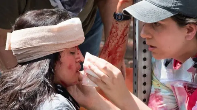 Saksi mata mengatakan pelaku menabrakan mobil lebih dari sekali.