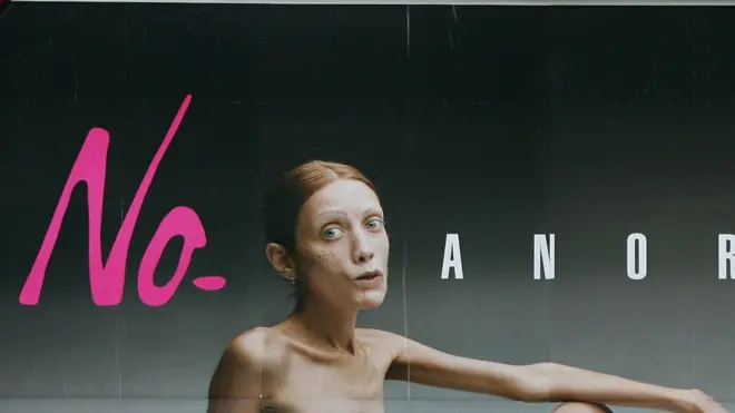 Образ страдавшей от анорексии модели Изабель Каро был использован в социальной рекламе