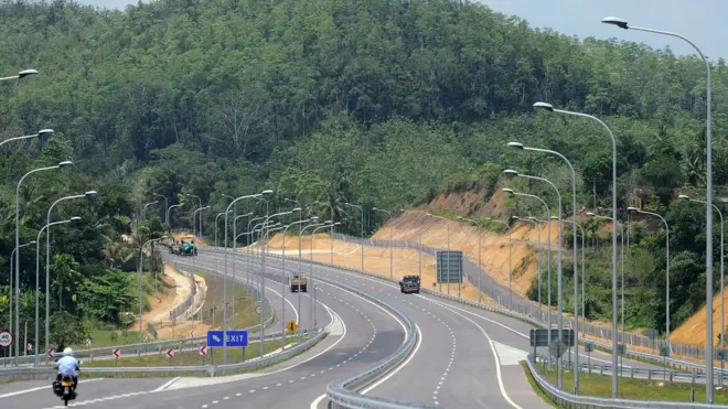 'රටේ කුමන ආණ්ඩුවක් බලයට පත් වුවත් සංවර්ධන ව්‍යාපෘති සම්බන්ධයෙන් ජාතික ප්‍රතිපත්තියක් තිබිය යුතුයි'