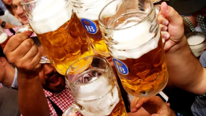 Кружки с немецким пивом