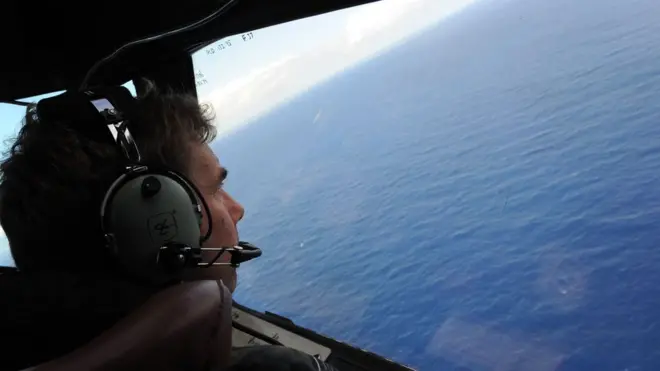 Para pejabat Australia, Malaysia, dan Cina mengatakan setelah tiga tahun tak ditemukan petunjuk kuat yang bisa dipakai untuk menentukan lokasi pesawat MH370.