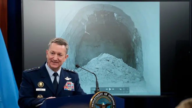 Амерички генерал Ден Кејн Пентагон показао снимак тестирања „разбијача бункера" коришц́ених у Ирану