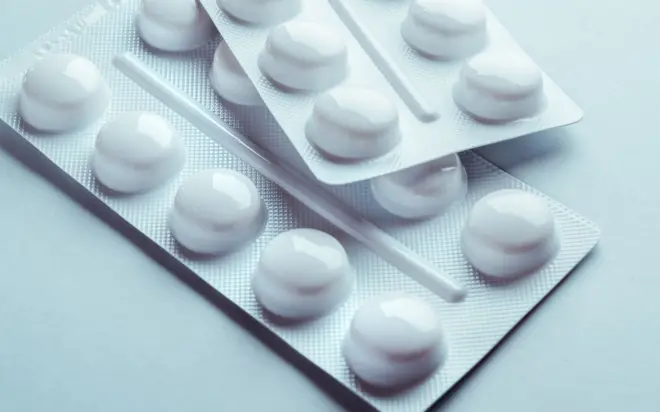 Duas cartelas de comprimidos