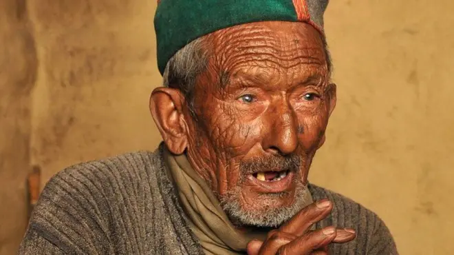 گمان میرود شیام ساران نگی اولین رای دهندهای بوده است که در انتخابات سراسری هند در سال ۱۹۵۲ رای داده باشد