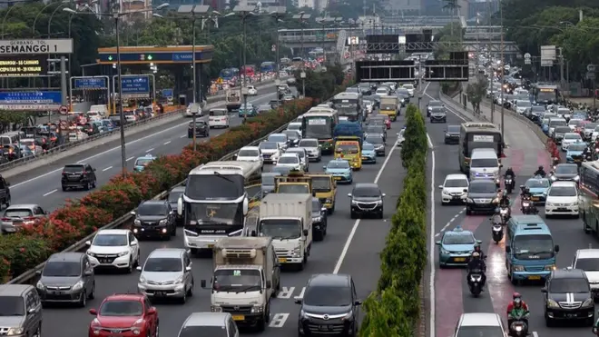 Pemerintah DKI Jakarta resmi memperluas kebijakan ganjil-genap bagi kendaraan pribadi roda empat.