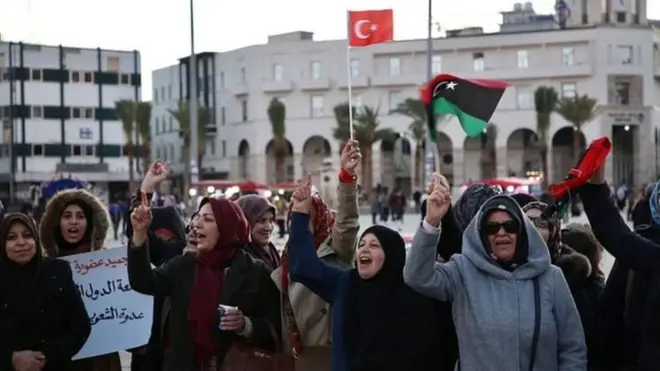 Dad taageersan ciidanka Turkiga ee Libya la geynayo