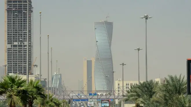 Аэропорт короля Халида находится в 35 км к северу от Эр-Рияда