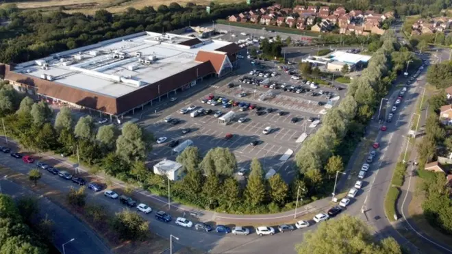 istasyon onunde kuyruk