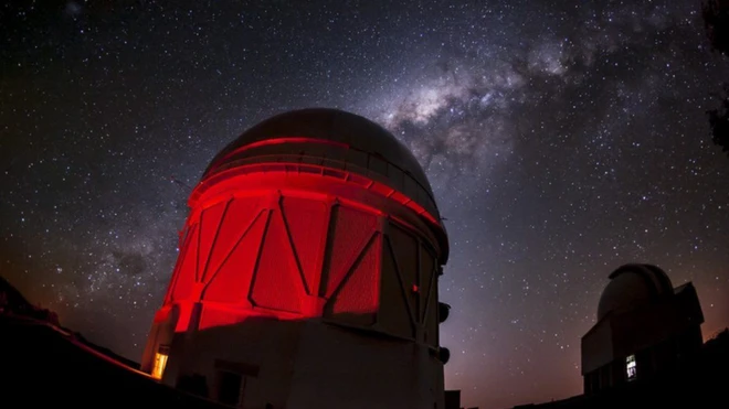 กล้องโทรทรรศน์ Victor M Blanco ที่ประเทศชิลี ซึ่งใช้ทำแผนที่สสารมืดในครั้งนี้
