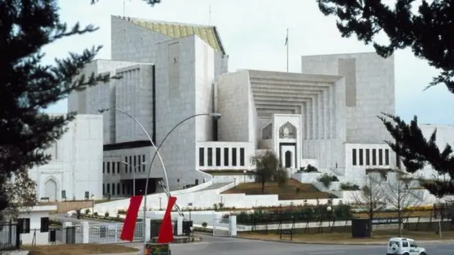 جماعت اسلامی کے وکیل کا کہنا تھا کہ وزیر اعظم نے ایوان میں تقریر کی جو ایوان کی کارروائی کا حصہ ضرور ہے لیکن اس تقریر کو آئینی استحقاق حاصل نہیں ہے