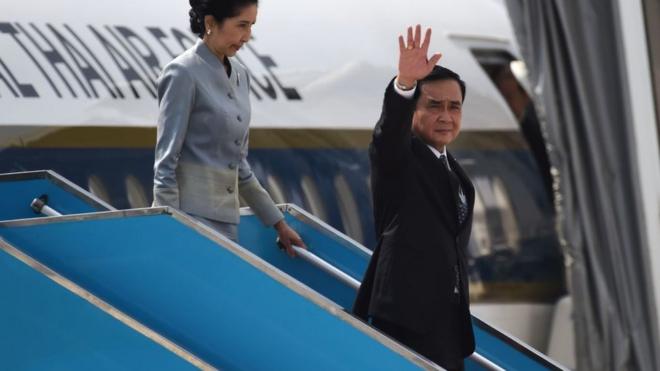 พล.อ. ประยุทธ์ จันทร์โอชา นายกรัฐมนตรีไทย และภรรยาเดินทางถึงนครดานัง เวียดนาม ในวันนี้