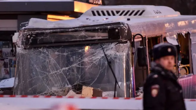 Hasil pemeriksan awal menunjukkan sopir bus itu dalam kondisi mabuk, demikian laporan kantor berita Interfax.