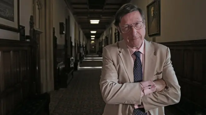 Sir Max Hastings là sử gia hàng đầu của Anh về quân sự, địa chính trị và các vấn đề quốc tế
