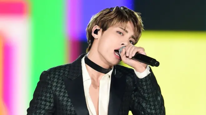 공연 중인 샤이니 종현