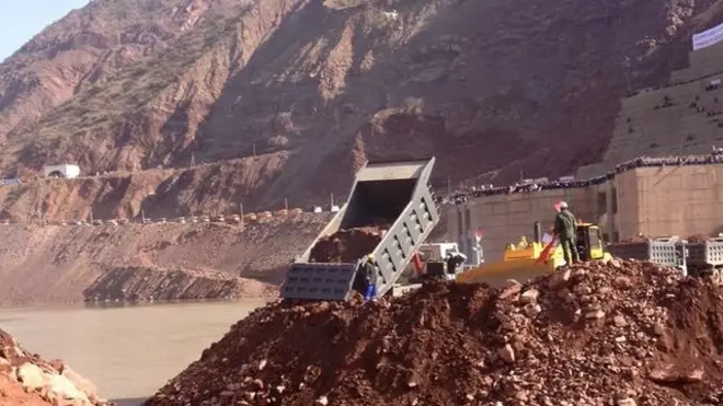 Вахш дарёси тўсилиши