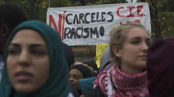 Protestas en España contra los Centros de Internamiento de Extranjeros, CIE. Los centros son usados como antesala a la expulsión de inmigrantes.