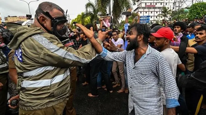 police and students clashing