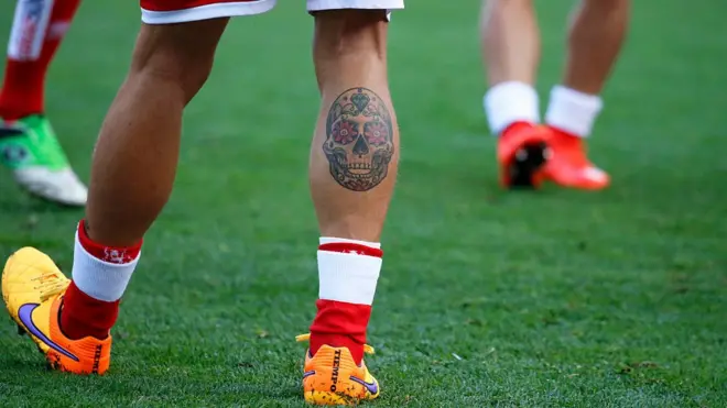 нога футболиста