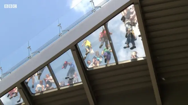 Насолода чи страх - як кияни реагують на новий міст?