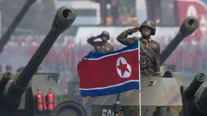 เกาหลีเหนือสวนสนามแสดงแสนยานุภาพกองทัพ