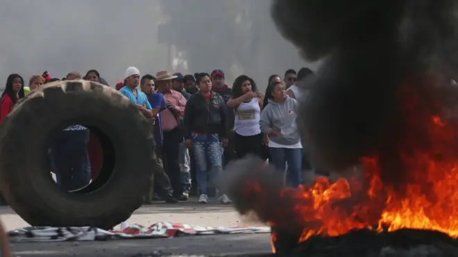 El "gasolinazo" ha provocado cortes de rutas, movilizaciones, toma de gasolineras y saqueos en tiendas.