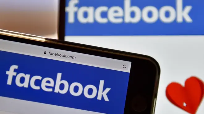 جسٹس شوکت عزیز نے ریمارکس دیتے ہوئے کہا کہ عدالت حکومت کو ملک میں ریفرینڈم کروانے کا بھی حکم دے سکتی ہے